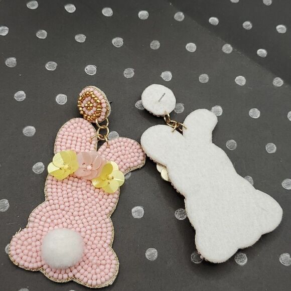 NEW PINK EASTER BUNNY RABBIT RICE SEED BEADED EARRINGS - Picture 4 of 9